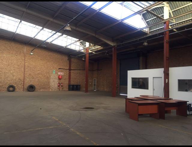 2,261M² WAREHOUSE TO LET IN MEADOWDALE